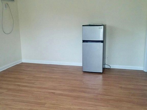 3rd image of 840 NE 17th Ter APT 6