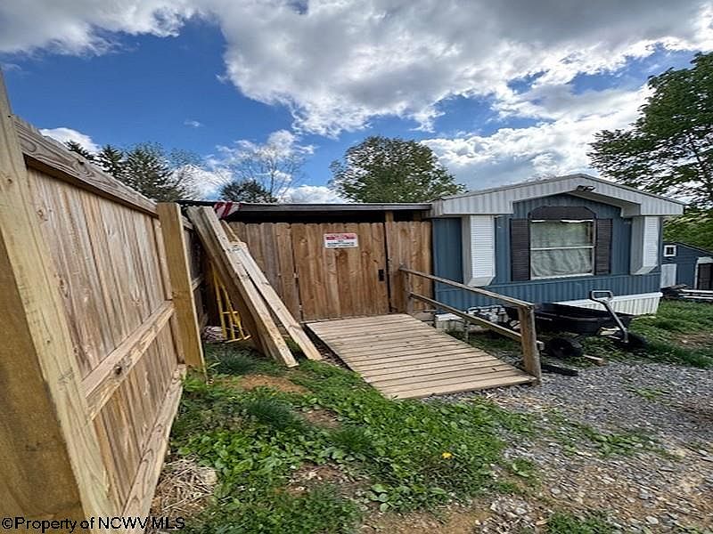 1st image of 40 Chickerell St