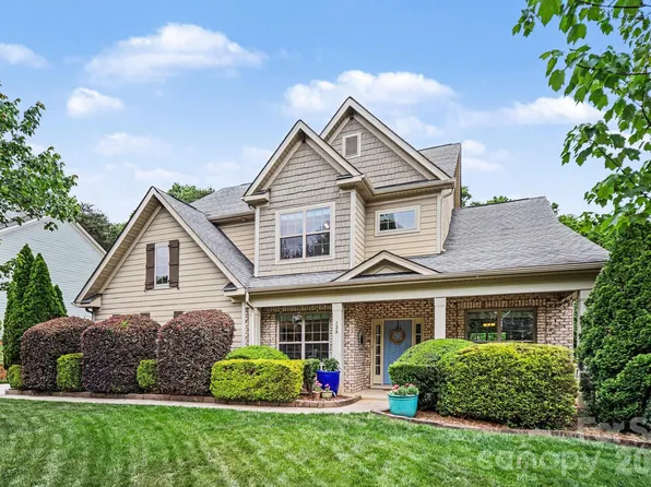 125 Lakeshore Hills Dr, Mooresville, NC 28117