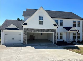 4005 Hunting Path Dr, Hope Mills, NC 28348