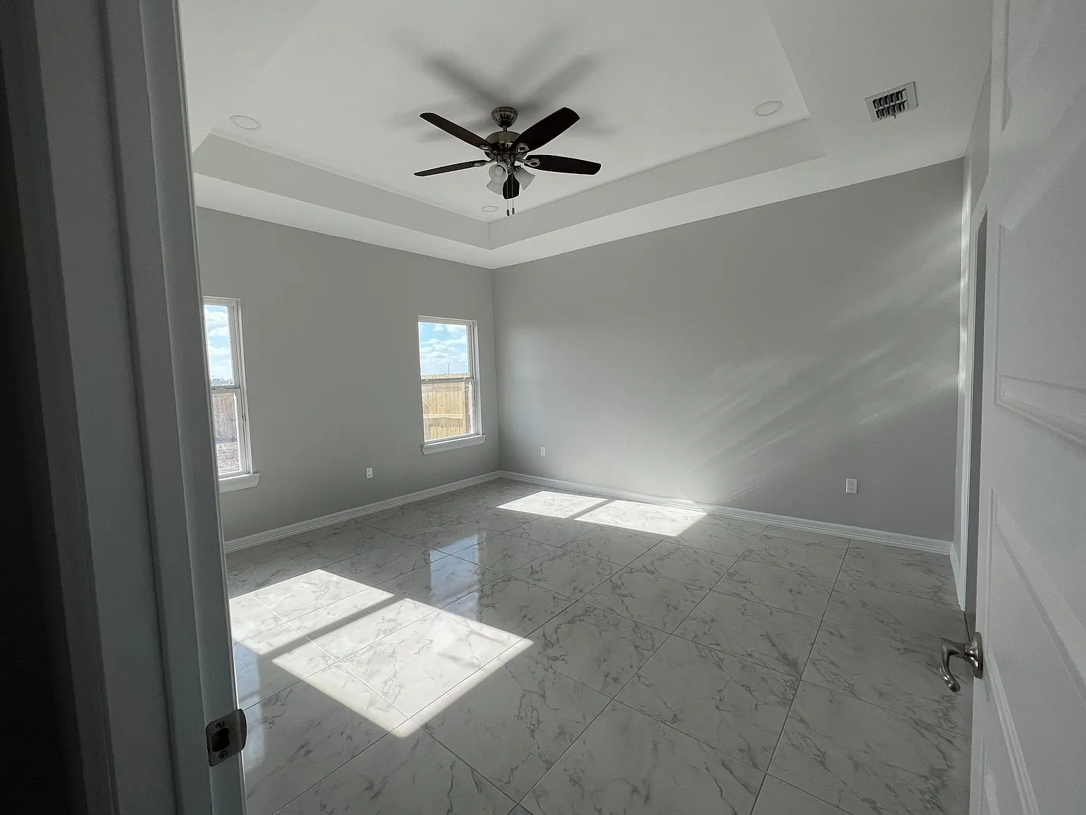 3 bed, 2.5 bath, 1692 sqft, $1,900 — Photo 3