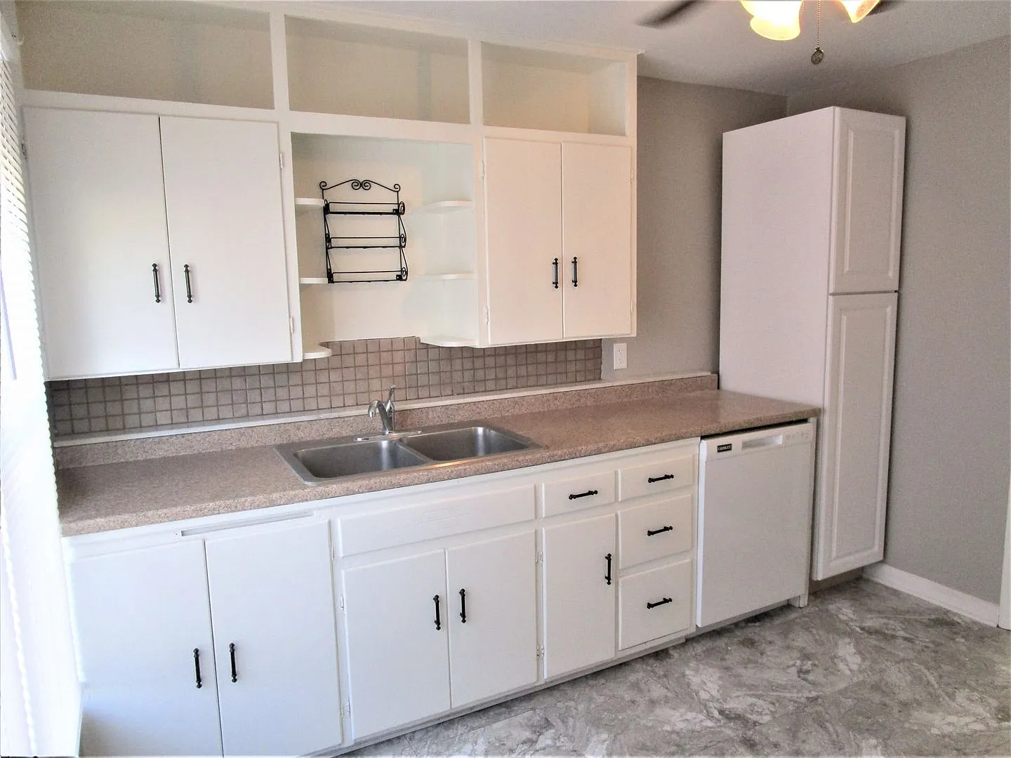 Updated 3 bedroom Across the Street from SWOSU — Photo 4