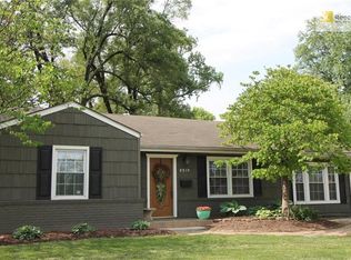 8519 W 56th Ter, Overland Park, KS 66202