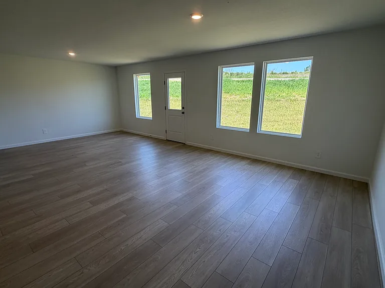 357 Artemis St — Photo 47