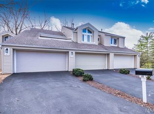 39 Ridgeview Circle Ct, Ballwin, MO 63021