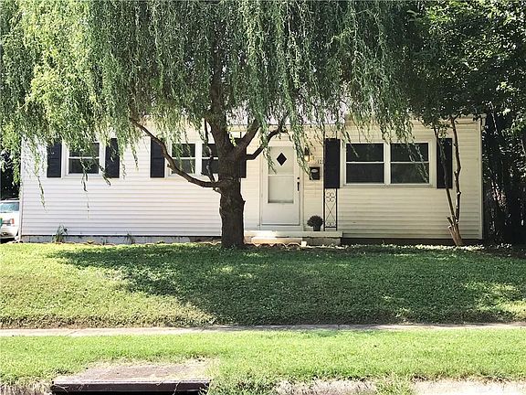 2nd image of 3021 Hobart Ave