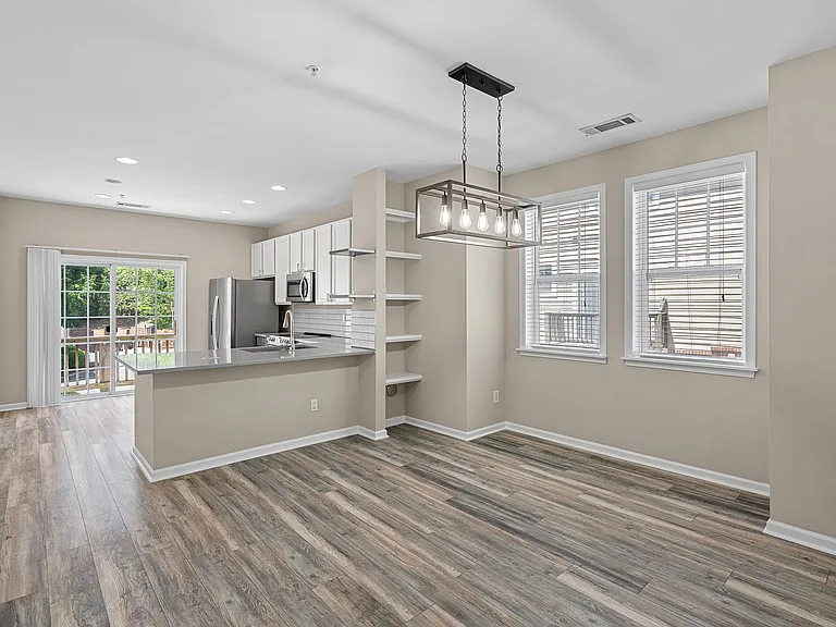 2632 Weddington Ave — Photo 9