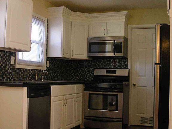 2nd image of 10 Wendy Ln