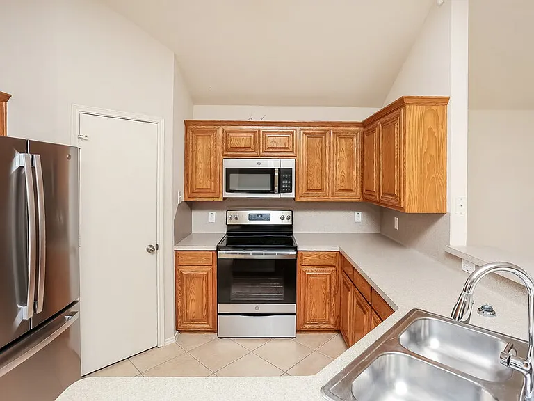 10849 Braemoor Dr — Photo 7