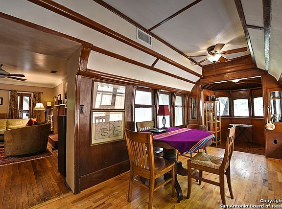 5th image of 18419 Hilltop Dr