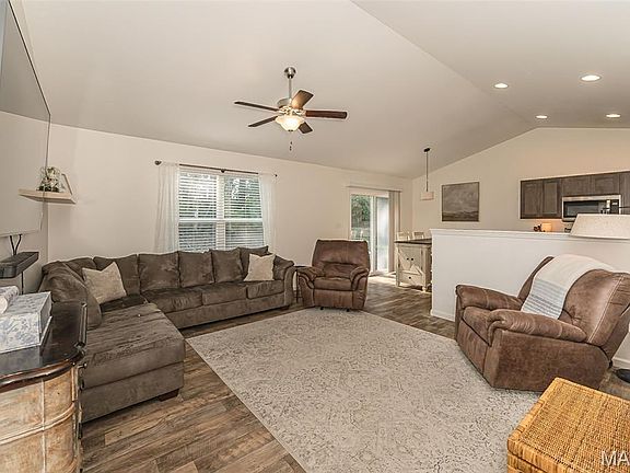 5th image of 162 Williamsburg Ln