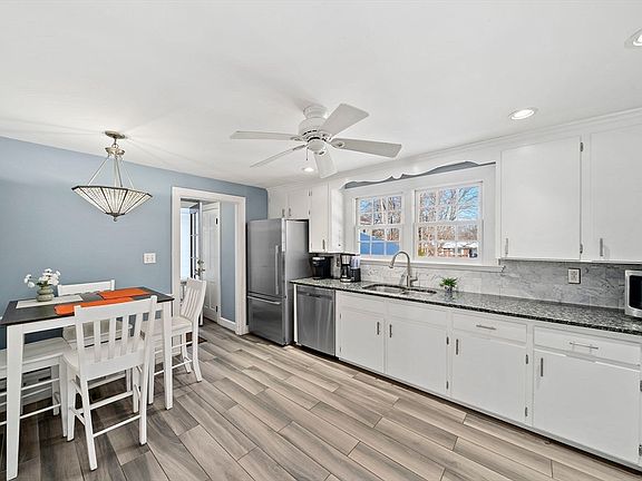 3rd image of 20 Dunbar St