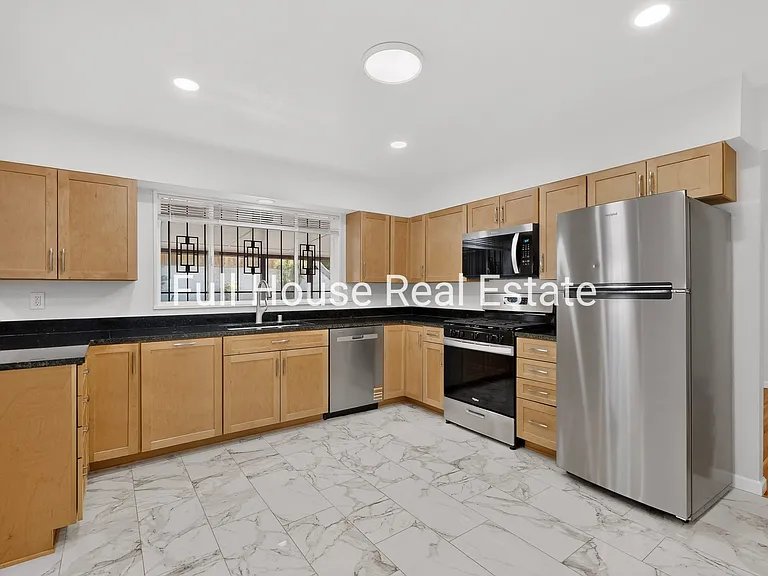 3500 Pitt St NE — Photo 9