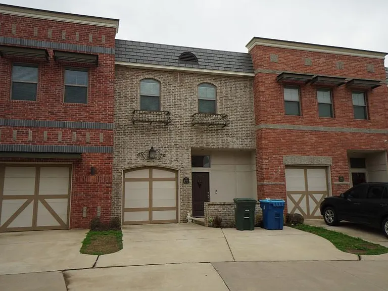 473 S Fretz Ave #473 — Photo 2