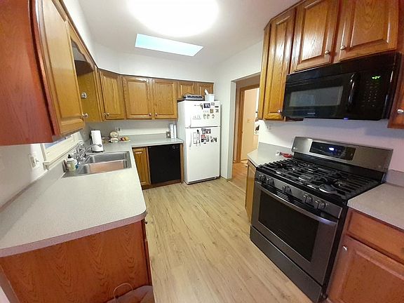 New and recently new appliances, skylight