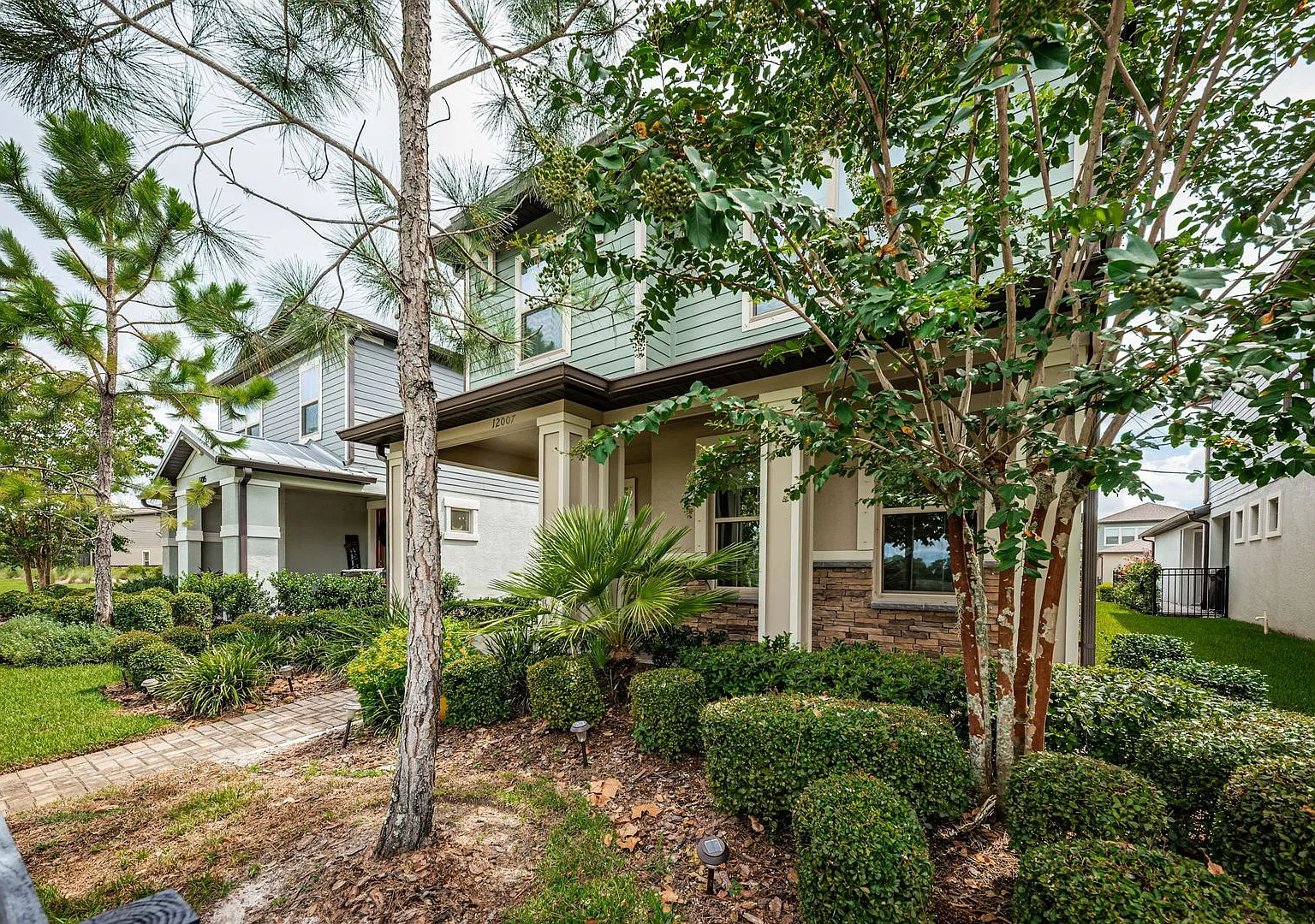 Beautifully unique two story home in a great location — Photo 4