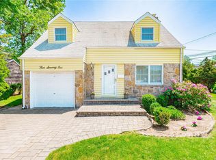 471 N Grove St, Valley Stream, NY 11580