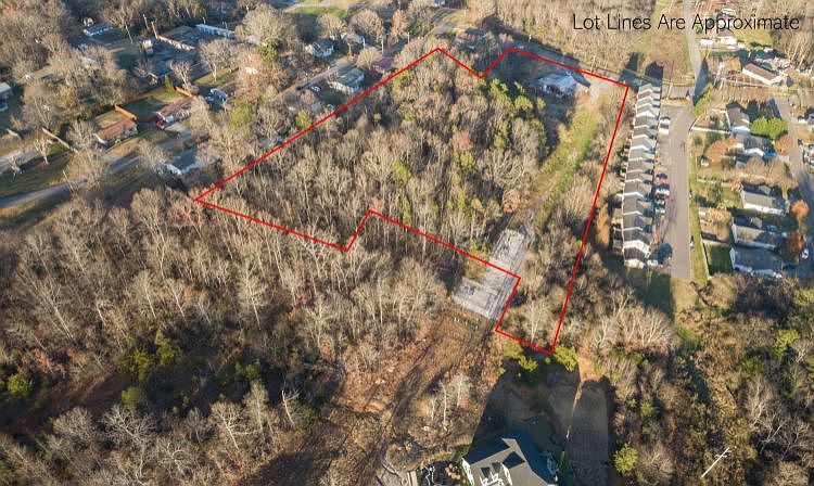 1st image of 200 W Hills Dr
