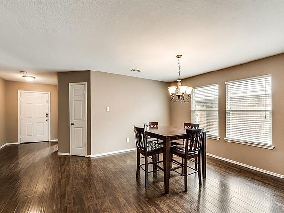 3rd image of 2416 Loreto Dr