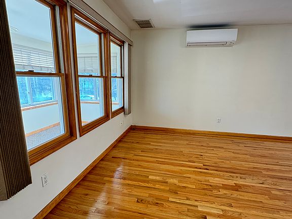3rd image of 59 Wadsworth Ave #2F