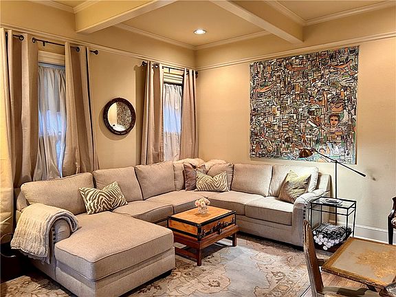 3rd image of 224 N Locust Ave