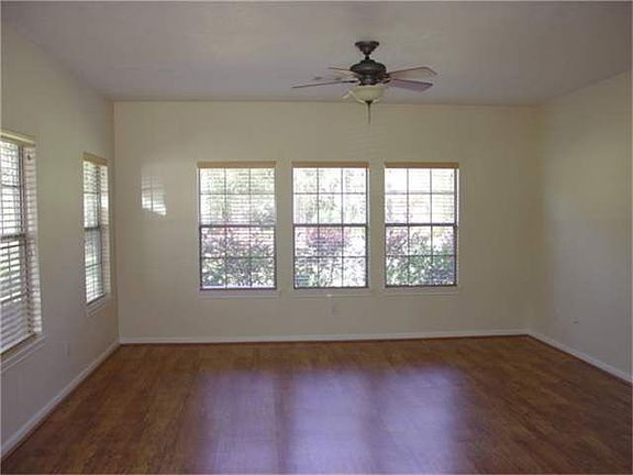 5th image of 910 Tall Pines Dr