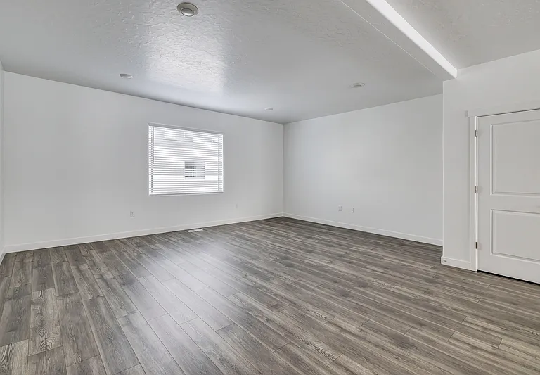 413 S 1110 W #MAIN FLOOR MASTER — Photo 19