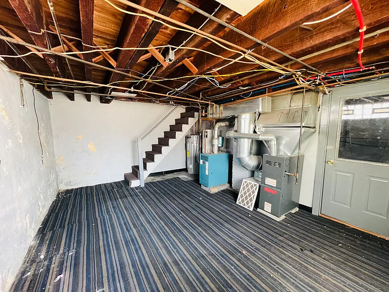 4241 Aldine St #2 — Photo 17