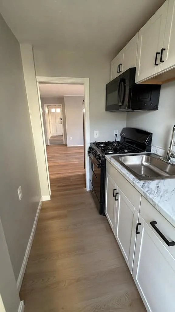 3 bed, $2,000 — Photo 2