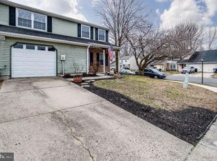 101 Sharrow Ln, Mount Laurel, NJ 08054