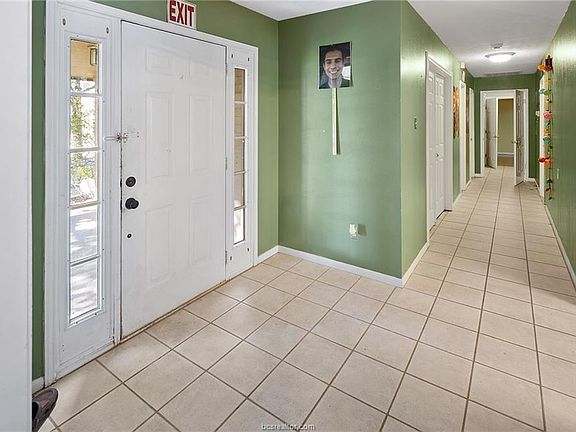 4th image of 1806 Francis Cir