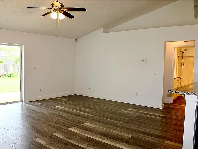 1666 Pendleton St — Photo 7