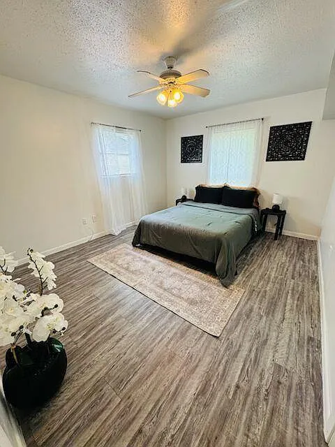 3 bed, 2.0 bath, 1200 sqft, $1,600 — Photo 2