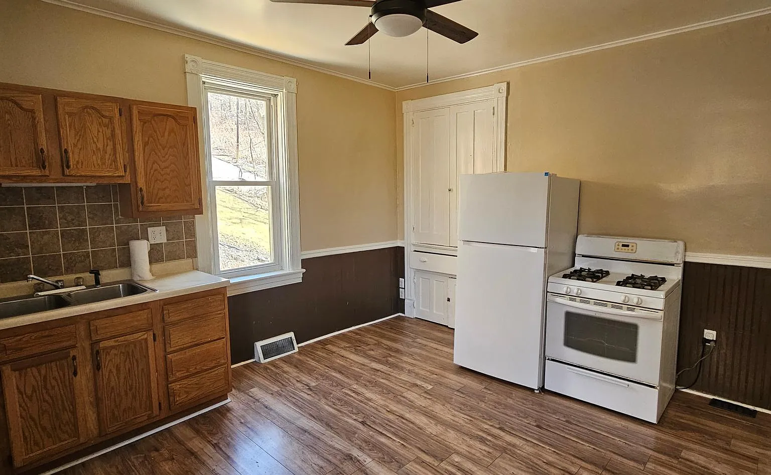 2 bed, 956 sqft, $1,200 — Photo 2