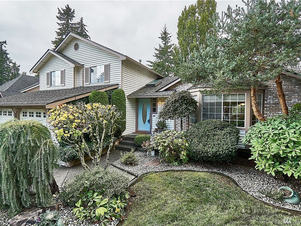Amazing street appeal with this beautiful Summerwind neighborhood home in Renton