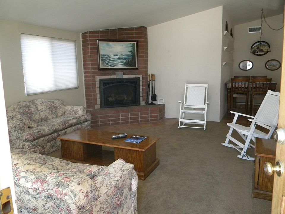 Living Room with Gas Fireplace