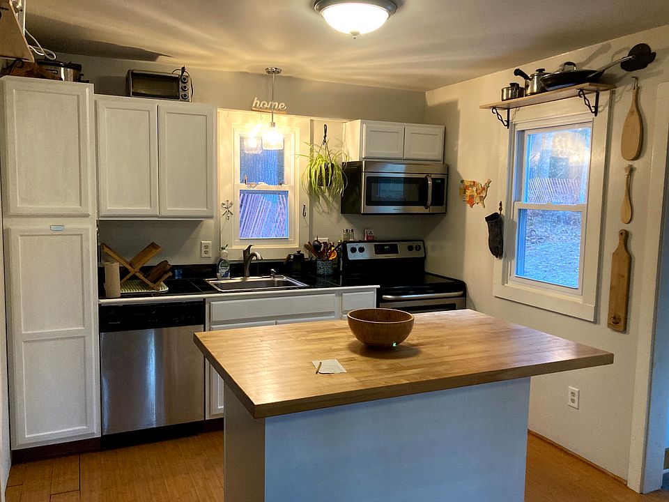 2nd image of 83 Ridge View Ln