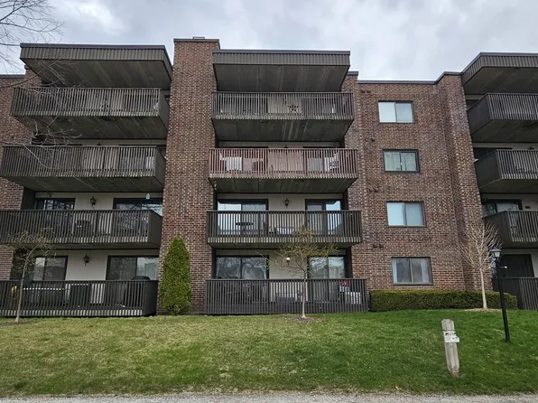 920 Vose Dr APT 611, Gurnee, IL 60031