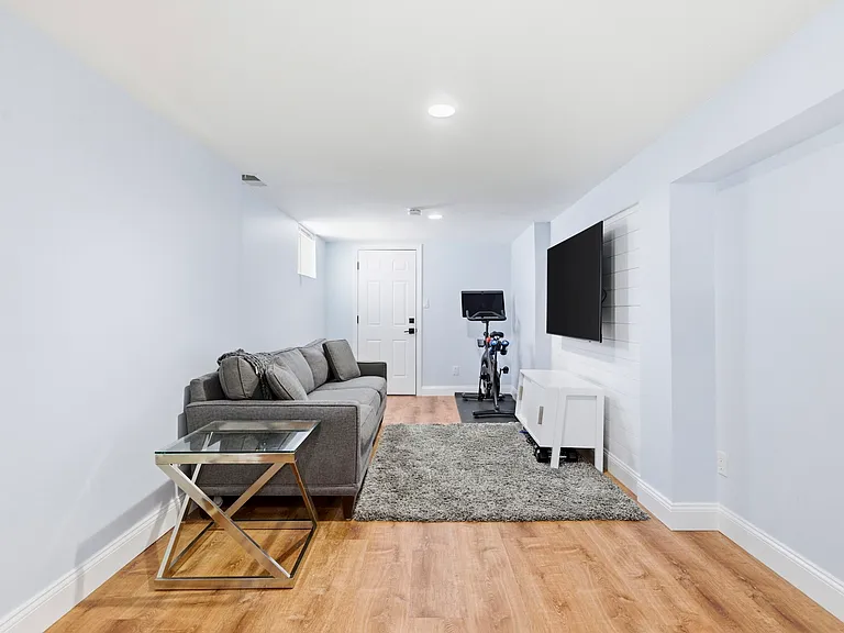 865 E 2nd St #1 — Photo 18