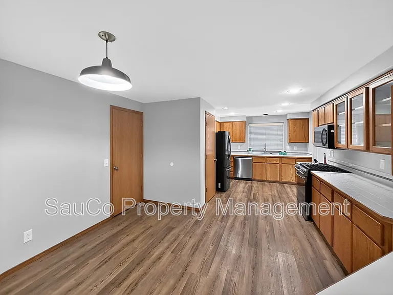 205 NW 8th Ct — Photo 5
