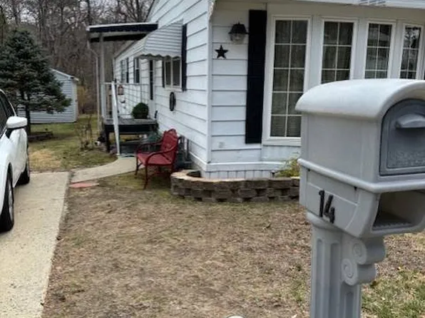 14 Sunflower Dr #104, Jackson, NJ 08527