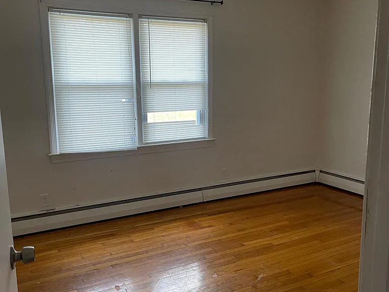 240 Mann Dr — Photo 6