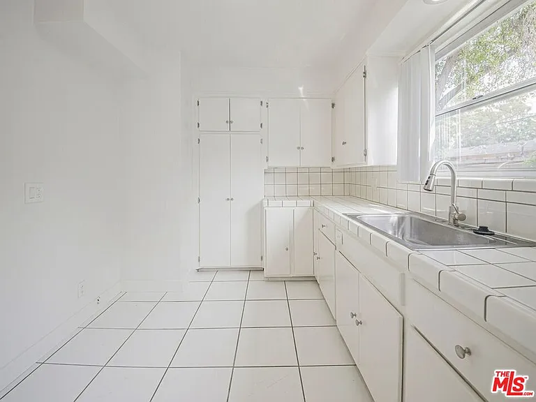 3370 W 83rd St — Photo 5