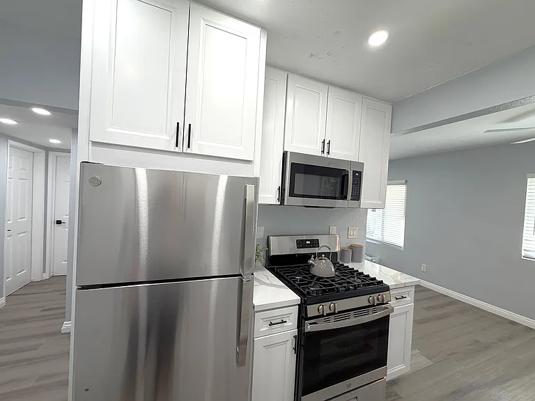 Welcome to Pacific View Apartments — Photo 25