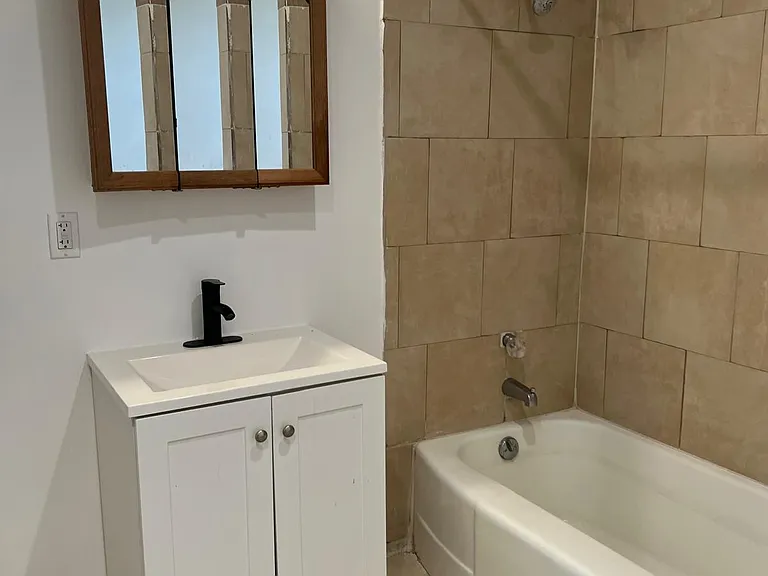 922 Jay St #1B — Photo 6