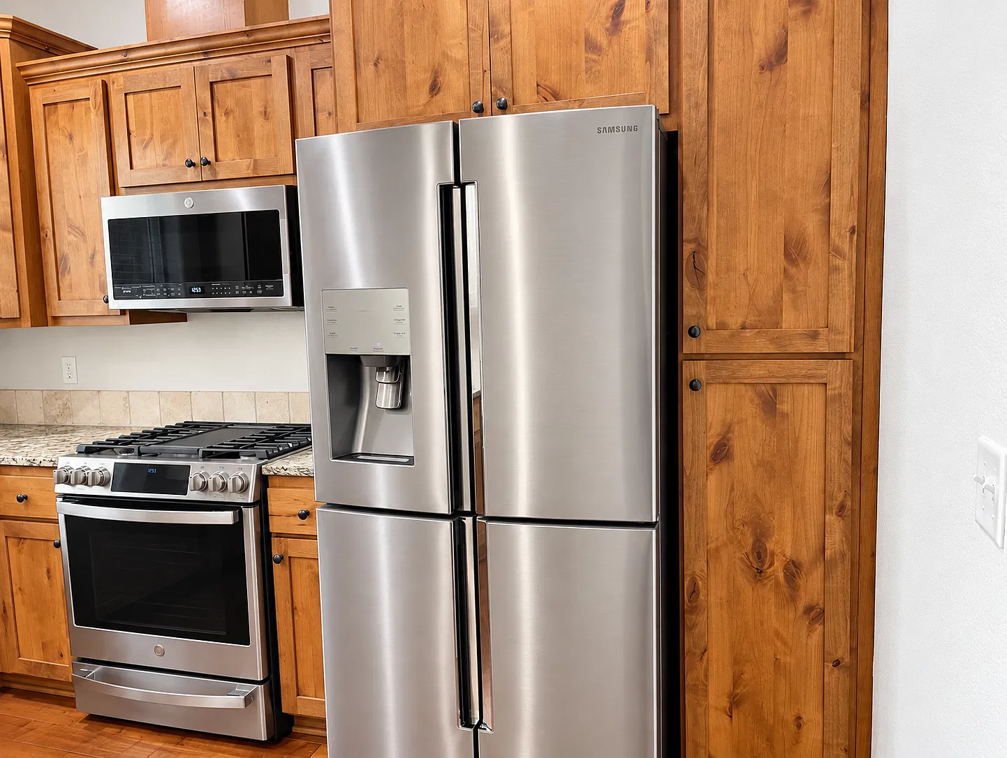 3 bed, 2.5 bath, 1561 sqft, $2,650 — Photo 4