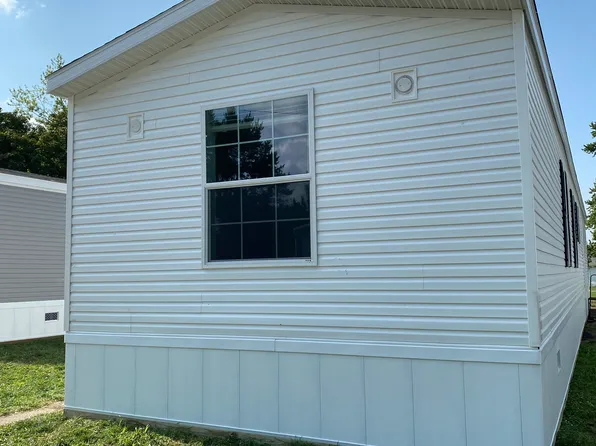 301 N Snell St #26, Blue Mound, IL 62513