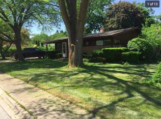 916 Dell Rd, Northbrook, IL 60062