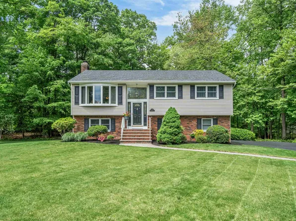 23 Garden Ct #266, Township Of Washington, NJ 07676