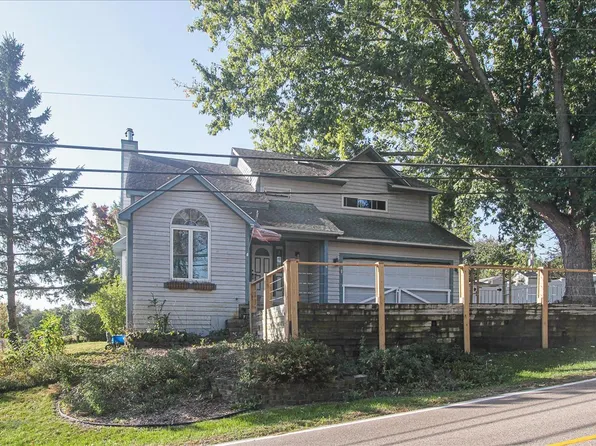2 Acorn Ln, Oakwood Hills, IL 60013